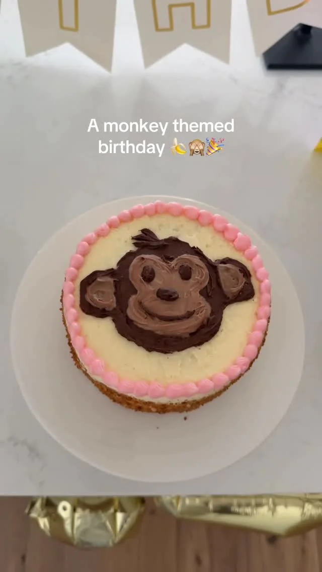 Birthday cake decorated with a cute monkey face