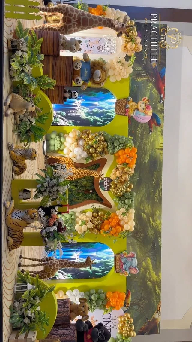 Jungle themed party table with leaves and decor