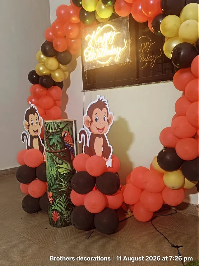 Monkey balloon pillar decoration